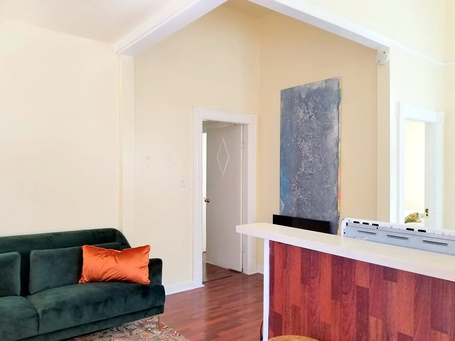 2 bed, 1.0 bath, $4,367 — Photo 2