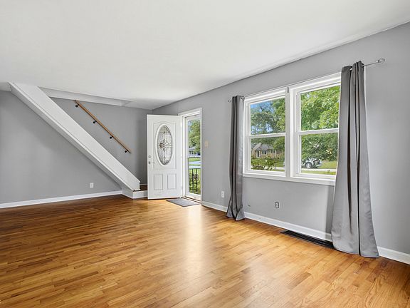 5th image of 25 Southdowns Dr