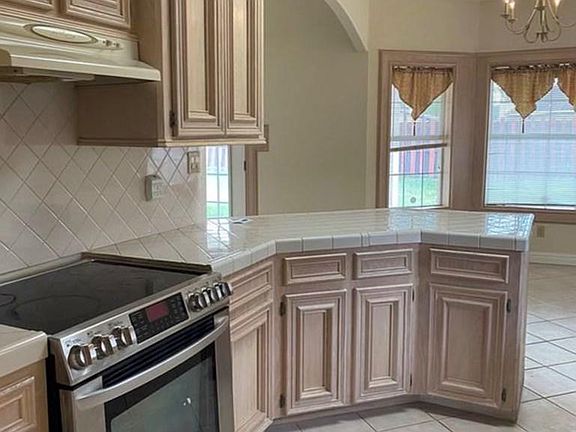 4th image of 3502 Chablis Dr