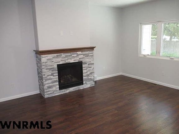 3rd image of 10 Bluestem Dr
