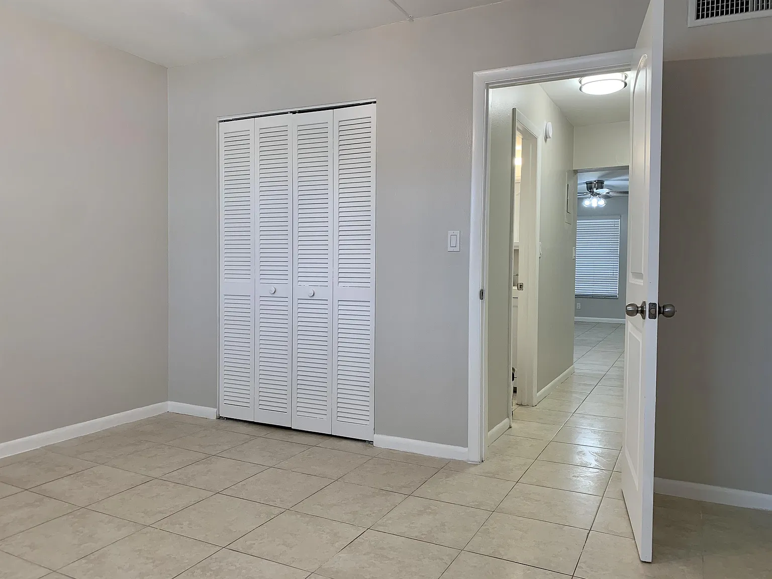 1336 Ne 5th Ave - 4 — Photo 3