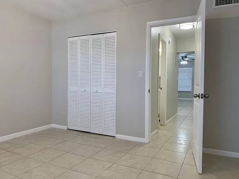 1336 NE 5th Ave #4 — Photo 3