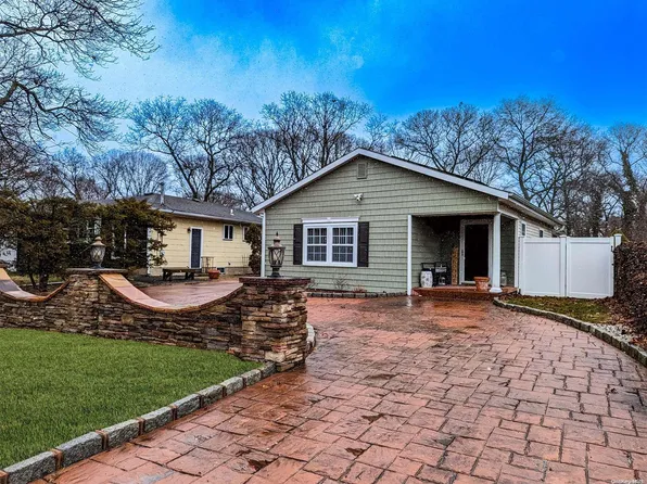 31 Rose Place, Selden, NY 11784