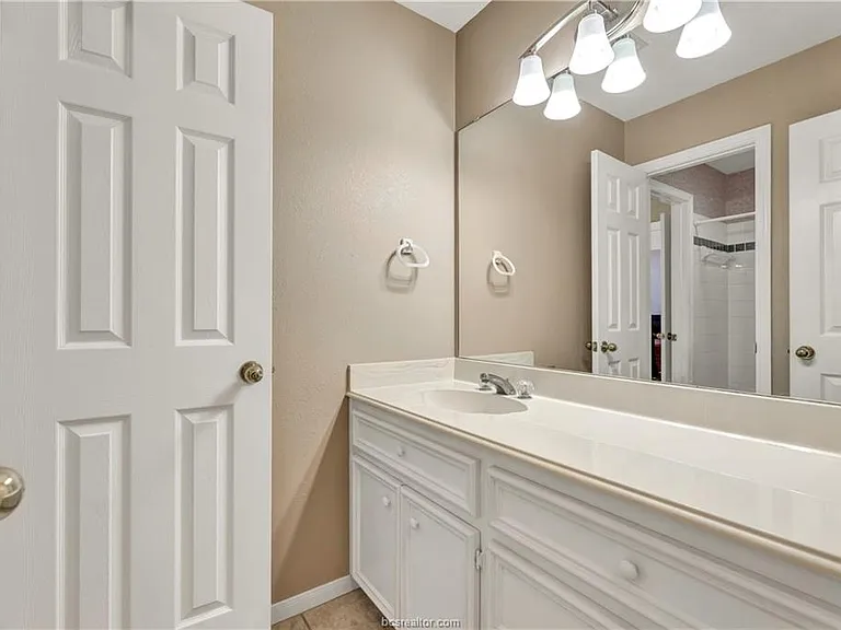 4601 Valley Brook Cir — Photo 27