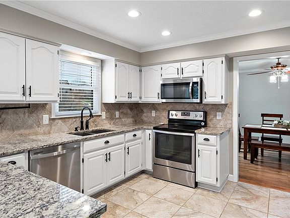 5th image of 5702 W 157th Pl