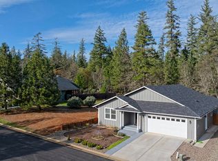 371 Cedar Ridge Dr, Cave Junction, OR 97523