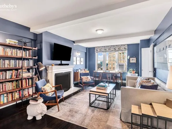 302 West 12th Street image 1 of 12