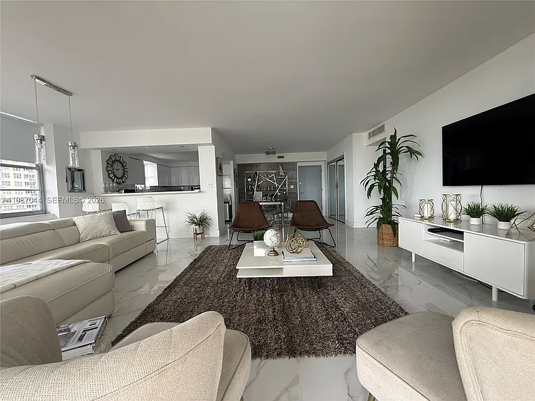 5555 Collins Ave #8R — Photo 7