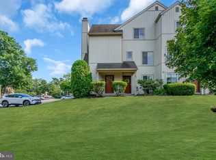 304 Woodlake Dr, Marlton, NJ 08053