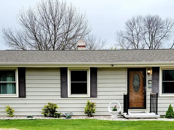 1220 Greenfield Trl, Oshkosh, WI 54904