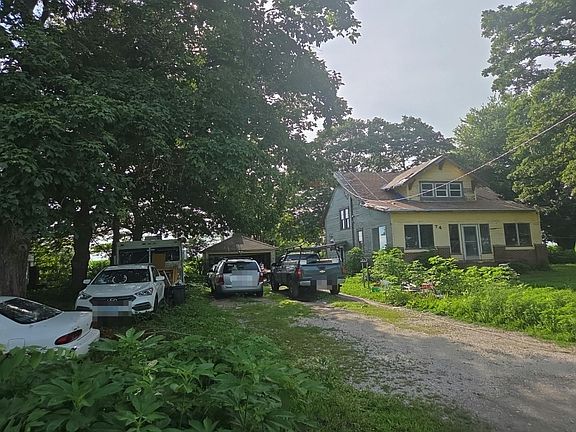 3rd image of 747 E 1180th St