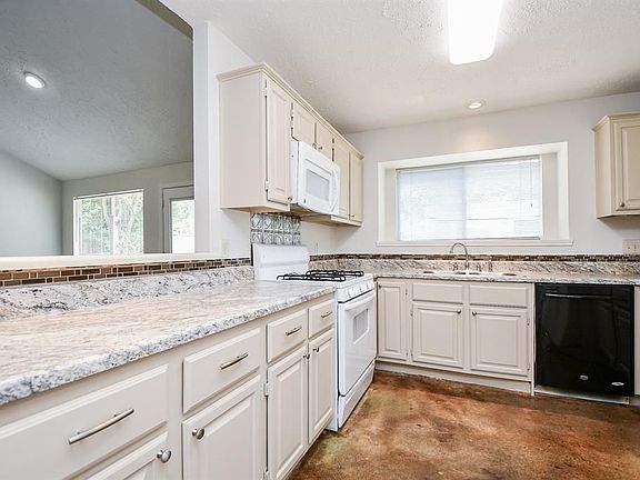 2nd image of 903 Mayweather Ln
