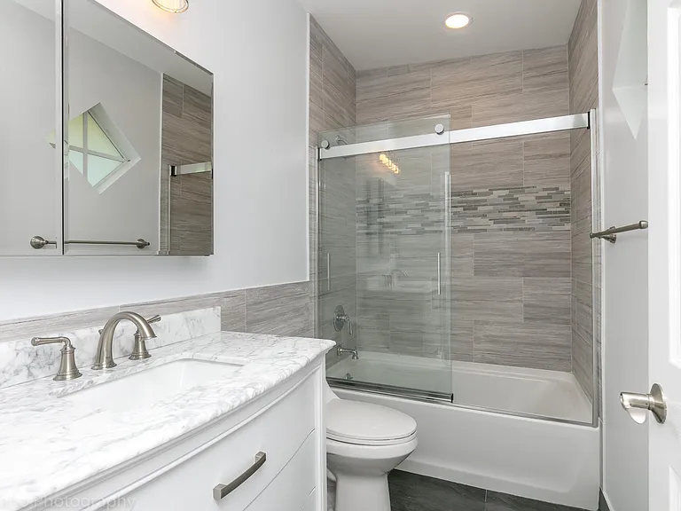 Brand new 2nd Bath with deep tub