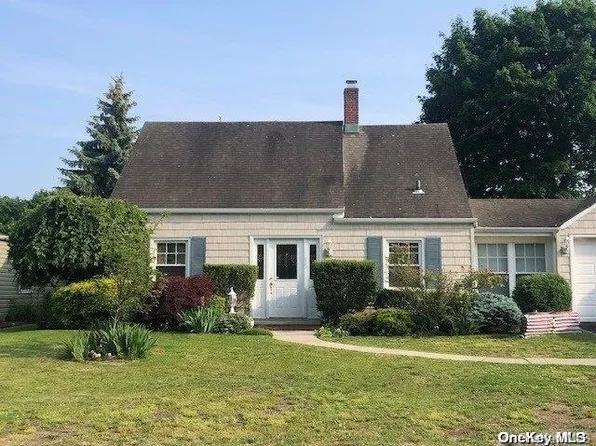 265 Raff Avenue, Carle Place, NY 11514