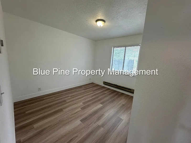 3 bed, 2.0 bath, 1450 sqft, $1,350 — Photo 3