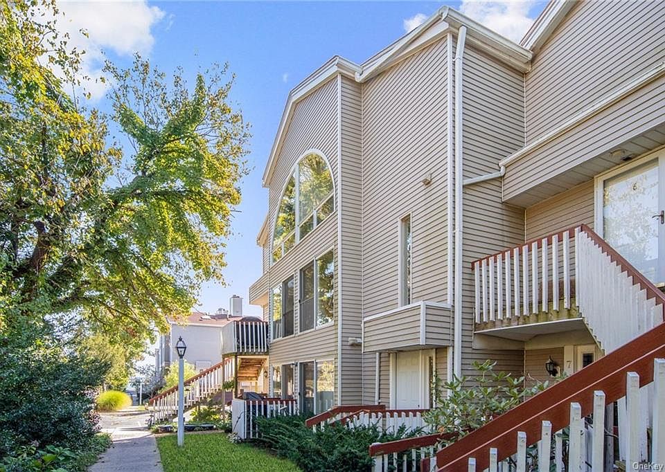 1st image of 5 Leeward Ln #24