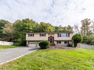 4 Seneca Trl, Randolph, NJ 07869