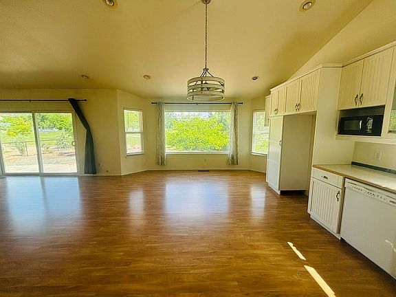 4th image of 17942 Bunker Rd