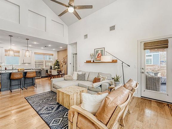 4th image of 2000 Hermia St