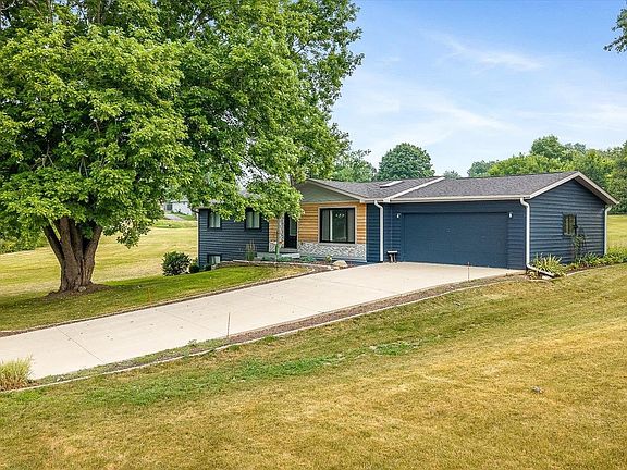 3rd image of 336 Forestcliff Cir
