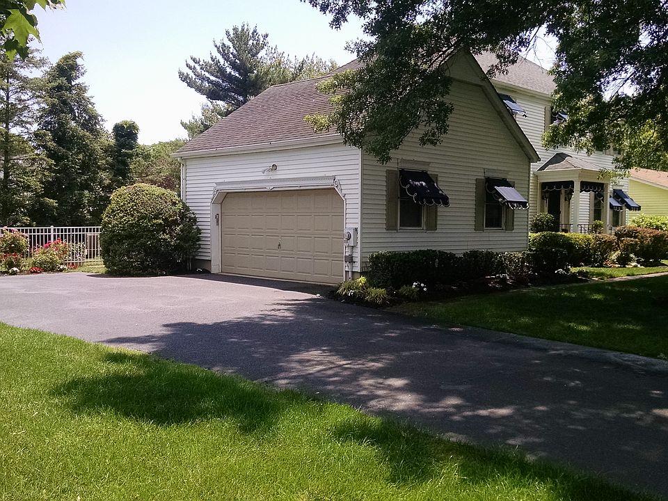 2nd image of 16 Darien Dr