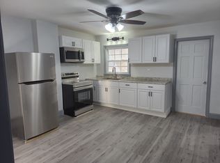 9 High St APT A, Jewett City, CT 06351