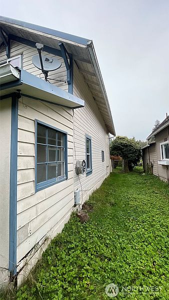 3rd image of 506 W Huntley Street