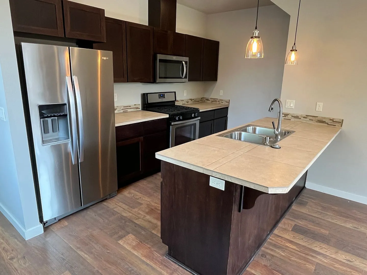 3 bed, 2.5 bath, 1397 sqft, $2,295 — Photo 4