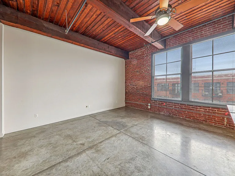 Stadium Loft Apartments — Photo 15