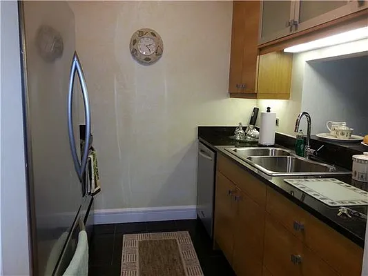 Sold by R New York | media 1