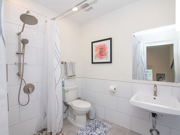 3rd image of 4335 E Clarendon Ave