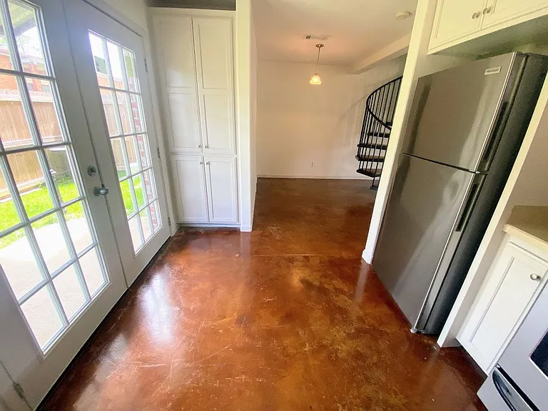 357 E Sale Rd — Photo 1