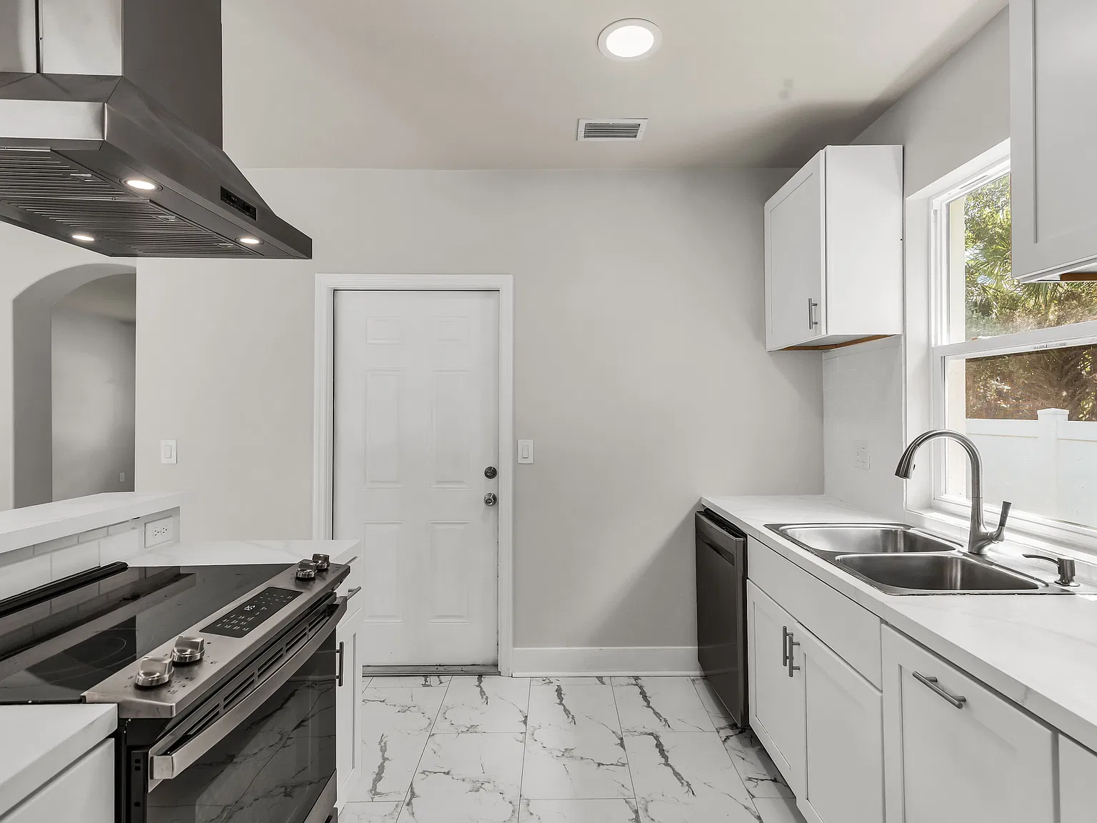 2 bed, 1031 sqft, $2,000 — Photo 4