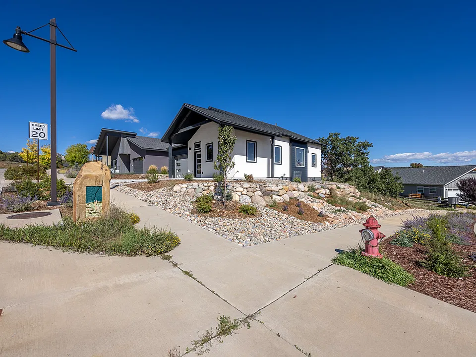 6 Salt Brush St