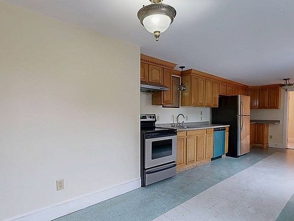 4th image of 8 Crown St