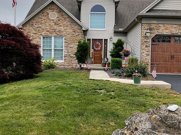 3rd image of 216 Fox Grove Pl