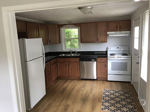 4th image of 725 Bolton St APT C