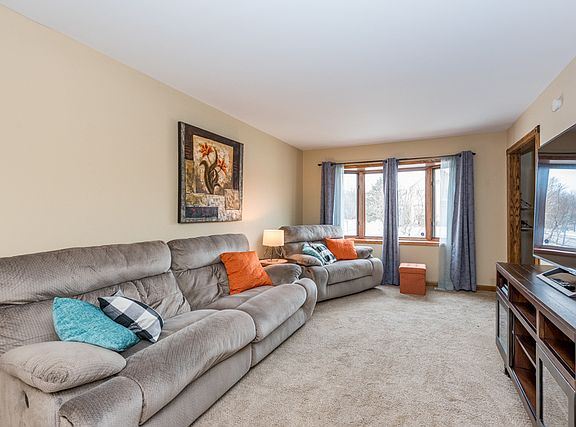 5th image of 1112 Tewes Ln