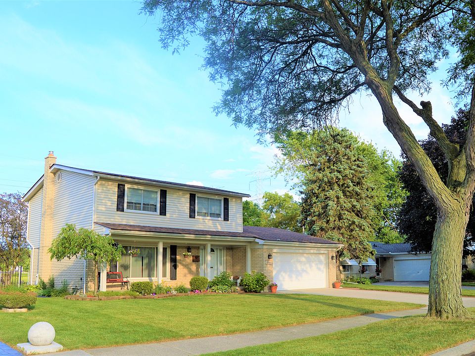 1st image of 32860 Cambridge Dr