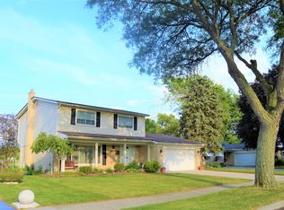 32860 Cambridge Dr, Warren, MI 48093