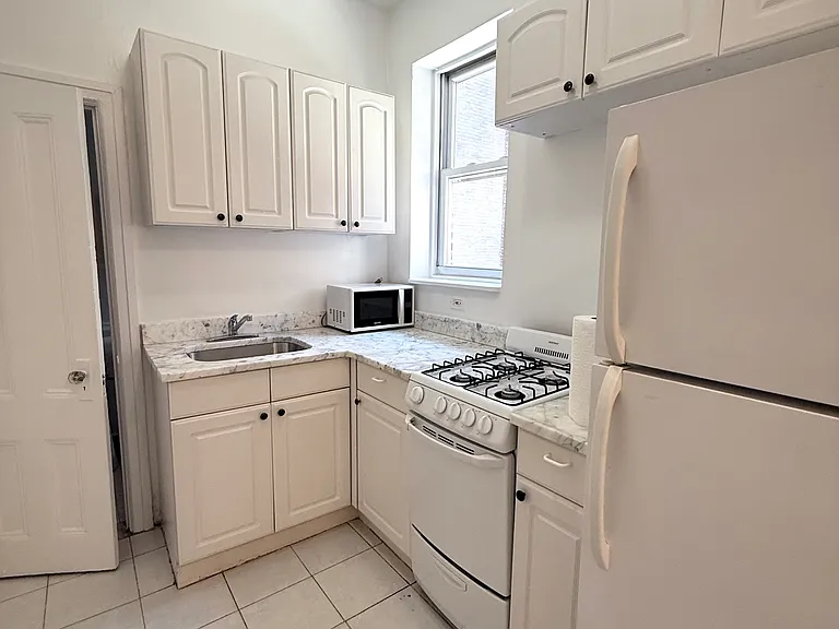 88 W 3rd St #2B — Photo 7