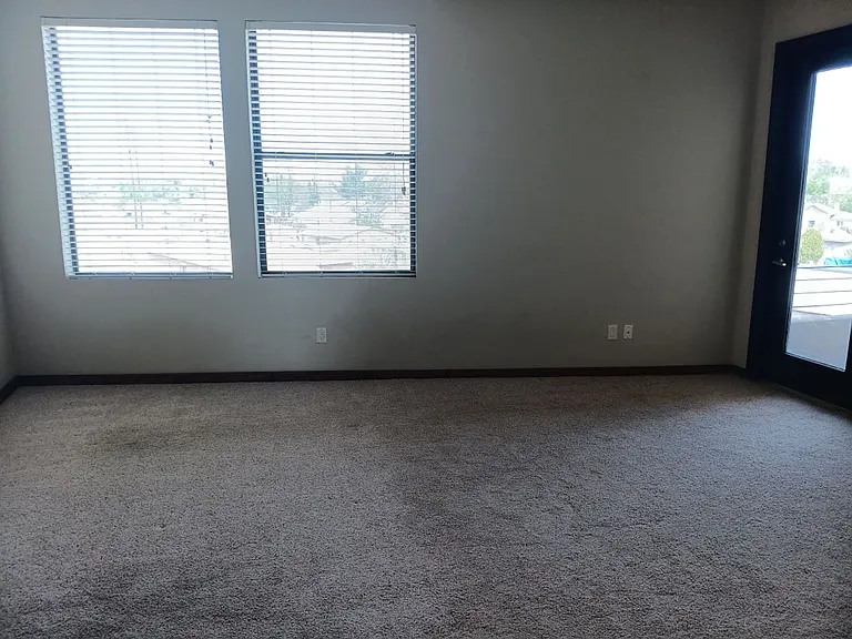 915 Edith Blvd NE — Photo 10