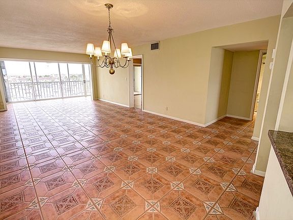 5th image of 907 Marina Dr APT 406