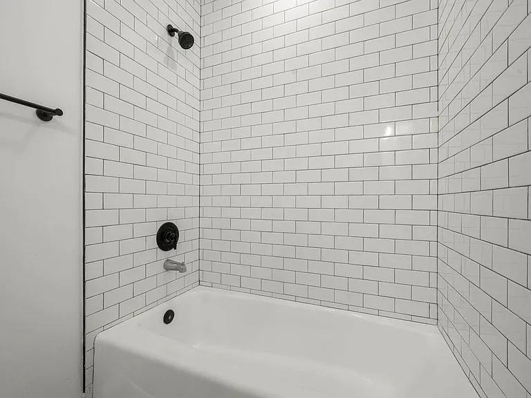 634 W 92nd St #20 — Photo 15
