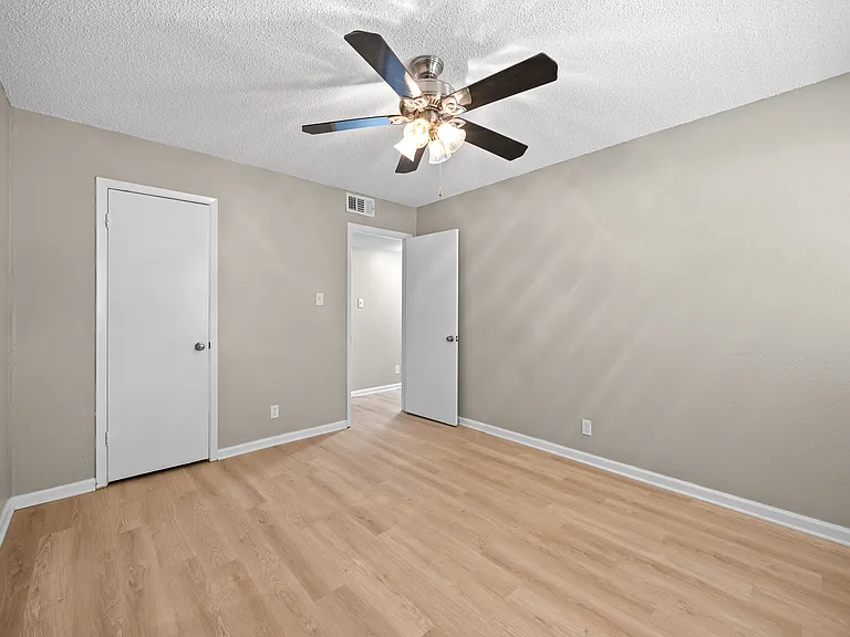 8903 Parkfield Dr #104 — Photo 8