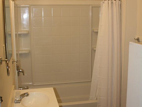 5th image of 6846 W Glendale Ave