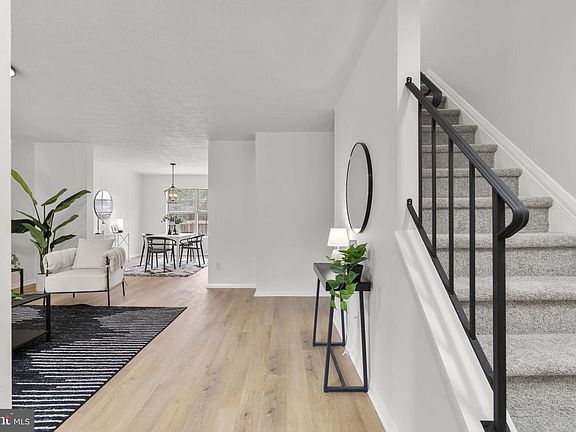 3rd image of 14 Powderock Pl