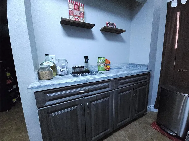 2510 King Oak Cir — Photo 9