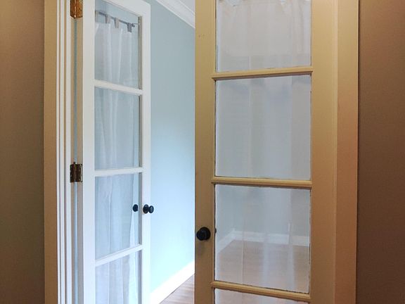 5th image of 102 W Lenox St