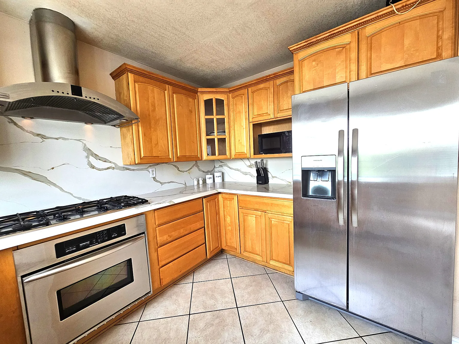 4 bed, 1438 sqft, $4,300 — Photo 3